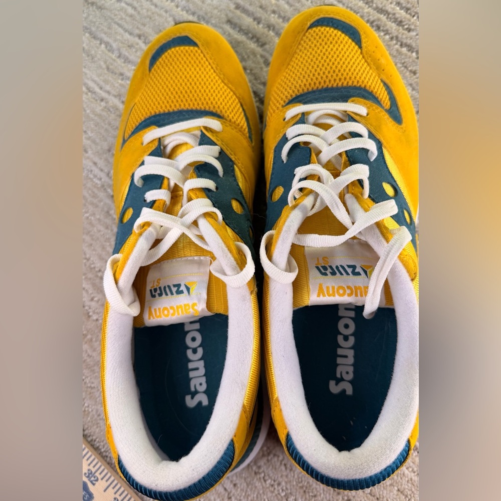 Like New Saucony Azura Sneaker - Picture 5 of 16